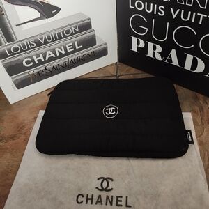 Large Black Quilted Electronics Or Makeup Storage Case With Dust Bag